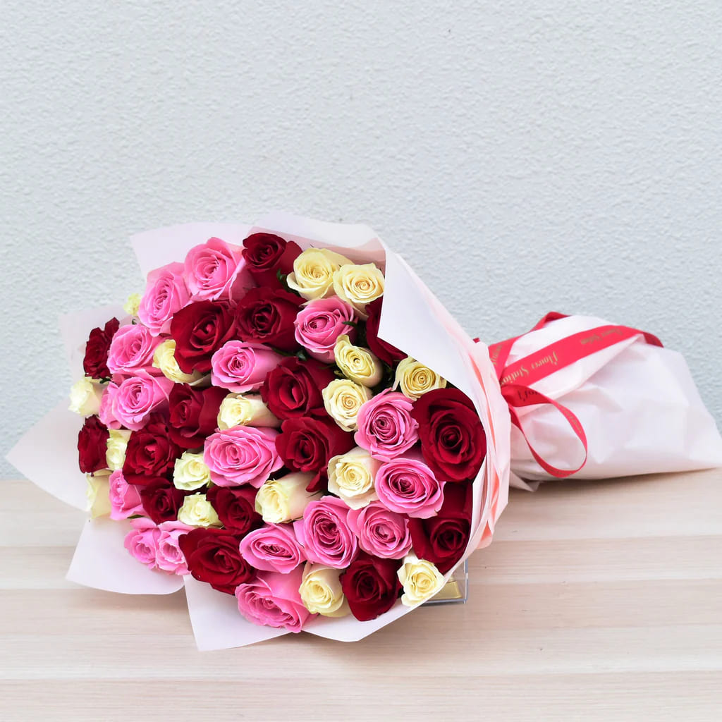 Valentine's Day Flowers Europe to Nairobi - Mixed Rose Bouquet Delivery Kenya Valentine's day flowers Europe to Nairobi, Send valentine roses to Kenya, Europe to Nairobi flower delivery, Roses for valentines day Nairobi,Valentine bouquet delivery Nairobi