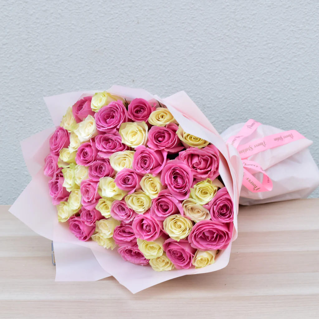 Pink & White Rose Valentine Bouquet - Muthaiga Delivery Rose flower for valentine , Valentine's flower delivery Muthaiga, Romantic roses for valentine Nairobi, Muthaiga luxury flower delivery, Premium rose bouquets Muthaiga